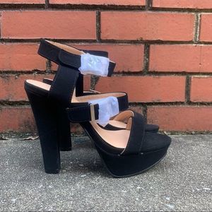 NWOB Kayleen Christa Black Suede Platform Sandal Size 7